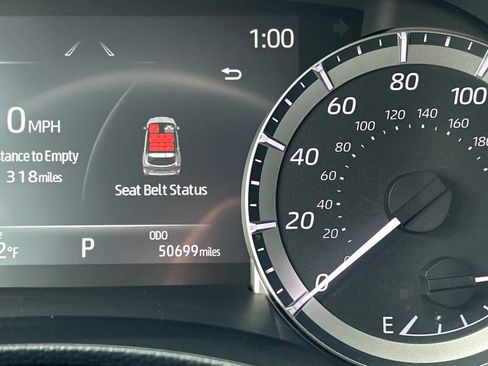 Used 2023 Toyota Highlander XLE image 16