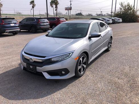 Used 2018 Honda Civic Touring image 3