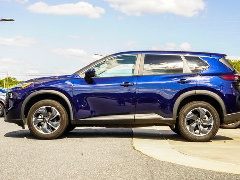 Used 2025 Nissan Rogue SV AWD/4WD image 10