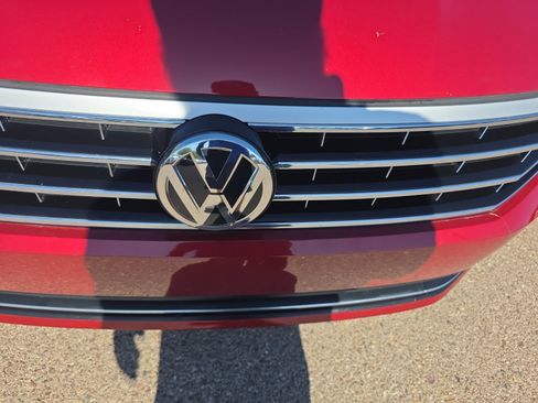 Used 2018 Volkswagen Passat 2.0T SEL Premium FWD image 23