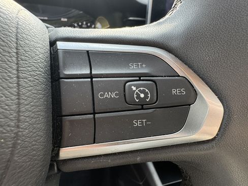 Used 2024 Jeep Compass Latitude AWD/4WD image 30