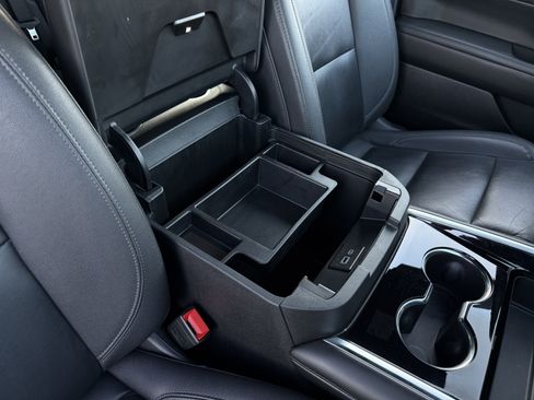 Used 2025 Chevrolet Suburban LT image 33