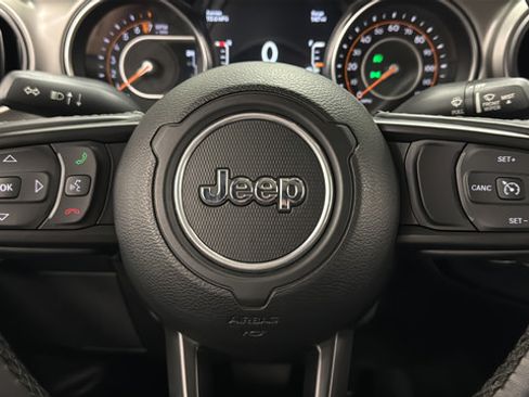 Used 2022 Jeep Gladiator Sport AWD/4WD image 15