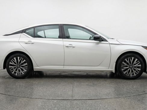 Used 2025 Nissan Altima 2.5 SV image 11