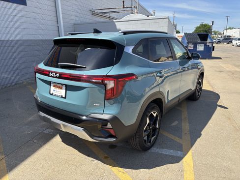 Used 2025 Kia Seltos EX w/ EX Sunroof Package AWD/4WD image 3