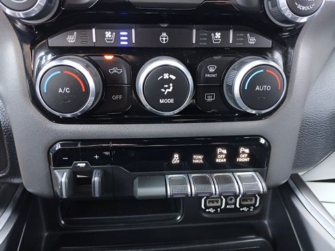 Used 2022 RAM 1500 Laramie AWD/4WD image 17