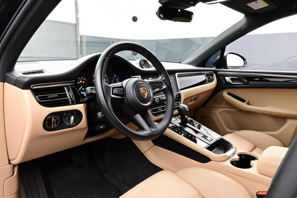 Certified 2022 Porsche Macan S AWD/4WD image 4