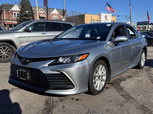 Used 2022 Toyota Camry LE image 1