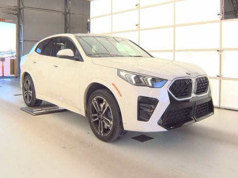 Used 2025 BMW X2 xDrive28i w/ M Sport Package AWD/4WD image 1