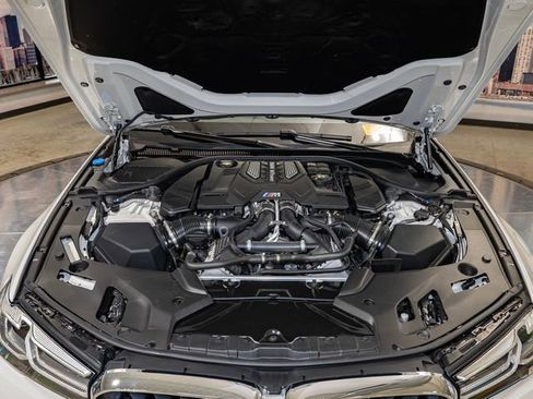 Certified 2023 BMW M5 w/ Executive Package image 5