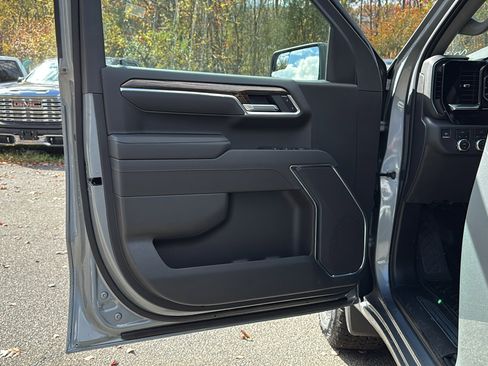 New 2026 GMC Sierra 1500 Elevation image 7