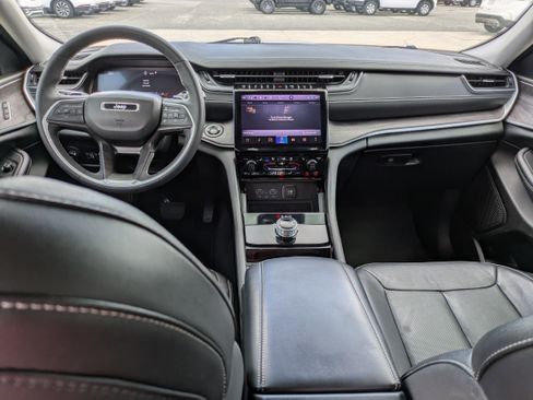 Used 2023 Jeep Grand Cherokee L Limited w/ Luxury Tech Group II image 14