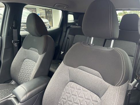 Used 2025 Nissan Kicks SV image 10