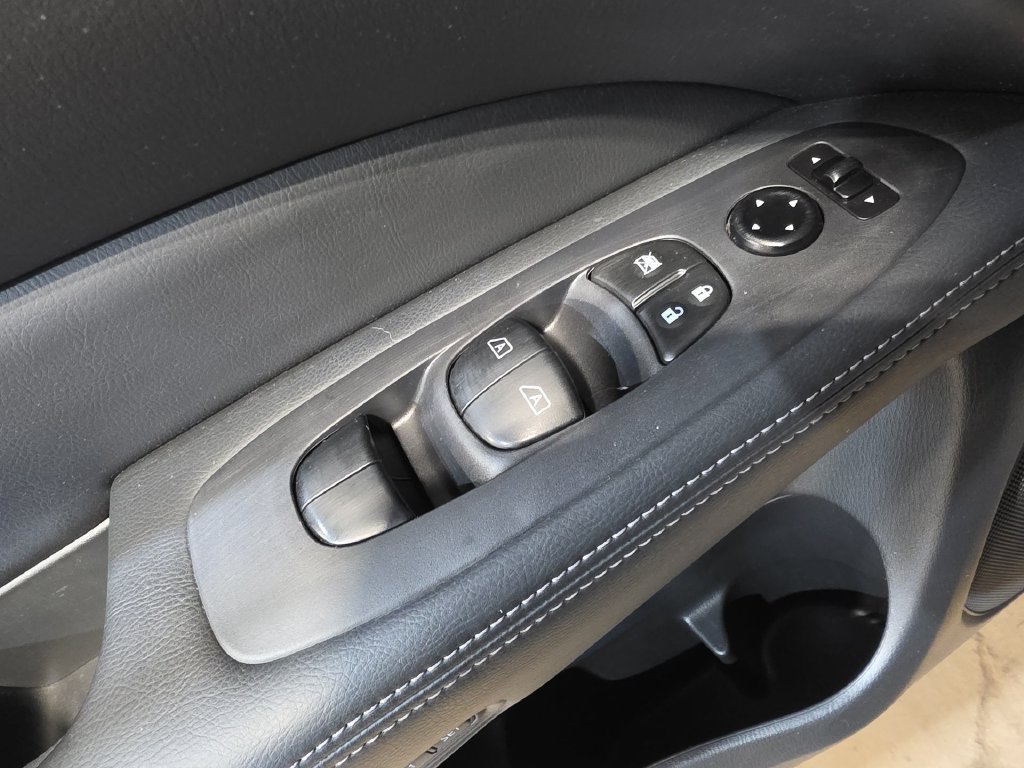 Used 2015 Nissan Pathfinder SL FWD image 15