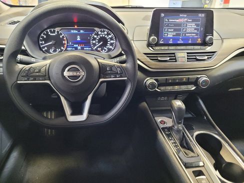 Used 2024 Nissan Altima 2.5 SV AWD/4WD image 22