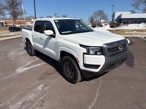 Used 2025 Nissan Frontier SV image 2