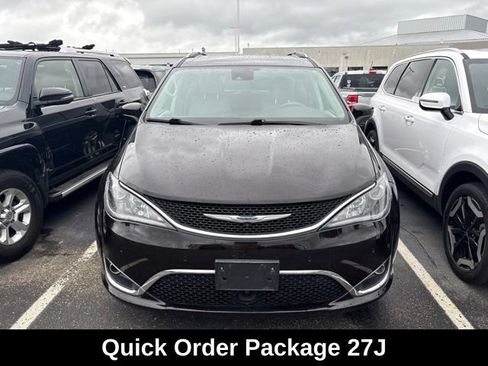 Used 2017 Chrysler Pacifica Touring-L Plus w/ Advanced Safetytec Group FWD image 2