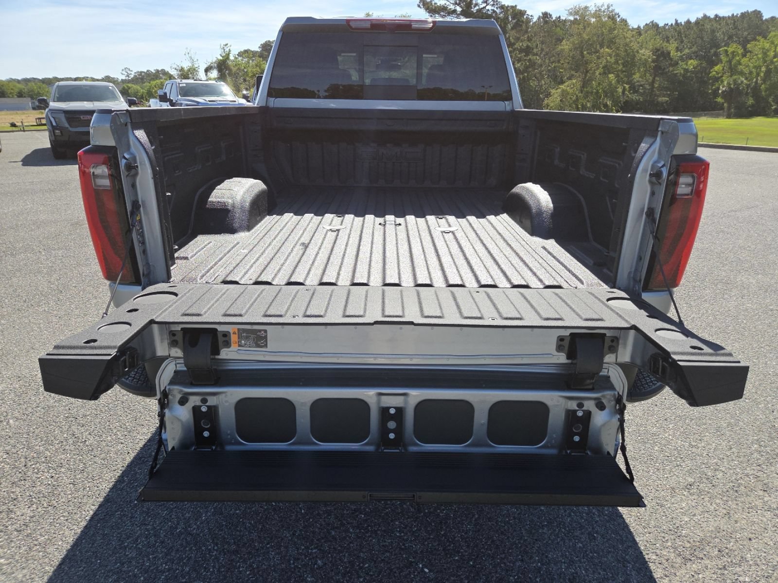 New 2026 GMC Sierra 2500 SLT w/ SLT Premium Package AWD/4WD image 22