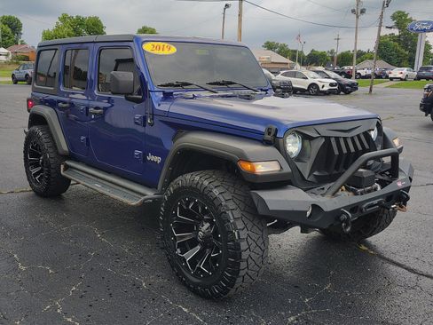 Used 2019 Jeep Wrangler Unlimited Sport S AWD/4WD image 3