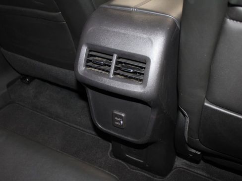 Used 2024 GMC Terrain SLT image 34