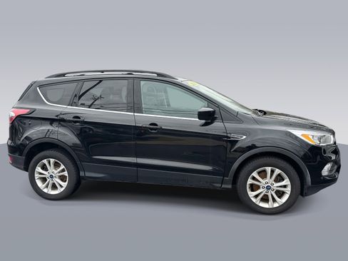 Used 2018 Ford Escape SE w/ SE Sync 3 Package image 2