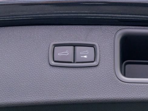 Certified 2023 Porsche Macan S AWD/4WD image 33