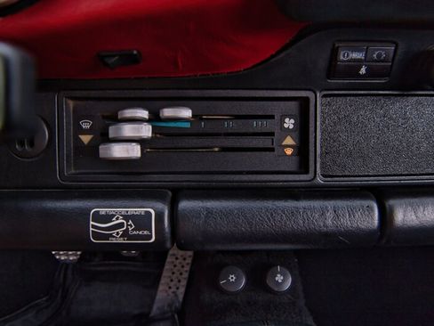 Used 1989 Porsche 911 Carrera RWD image 37