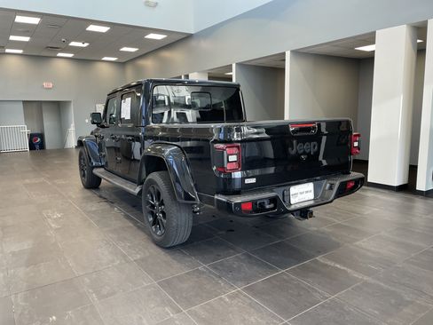 Used 2023 Jeep Gladiator Overland AWD/4WD image 8