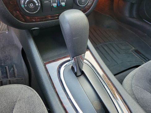 Used 2015 Chevrolet Impala LT w/ LT Sunroof Package FWD image 18