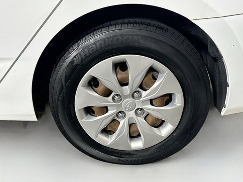 Used 2016 Hyundai Accent SE image 11