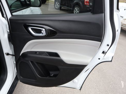 Used 2025 Jeep Compass Limited image 13