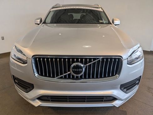 Used 2022 Volvo XC90 T5 Momentum image 2