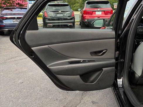 Used 2025 Hyundai Elantra Limited w/ Cargo Package FWD image 24