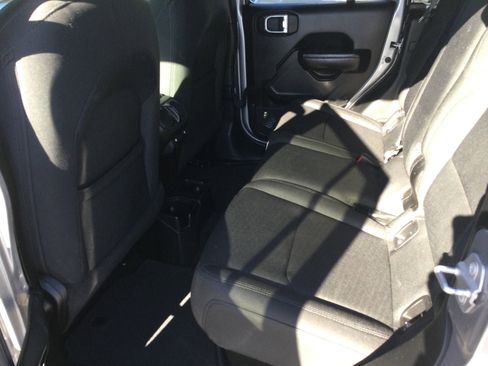 Used 2020 Jeep Gladiator Sport w/ Quick Order Package 24S image 9