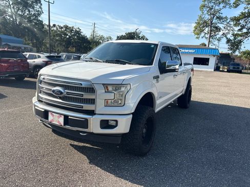 Used 2017 Ford F150 Platinum w/ Equipment Group 701A Luxury AWD/4WD image 3