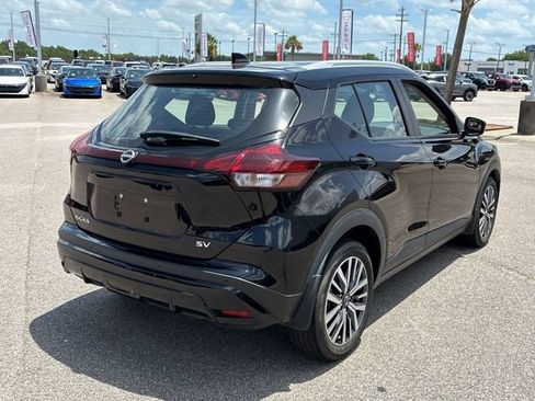 Used 2024 Nissan Kicks SV FWD image 3