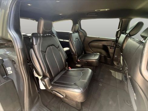 Used 2025 Chrysler Pacifica Select FWD image 19