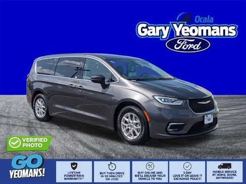 Used 2023 Chrysler Pacifica Touring-L FWD image 1