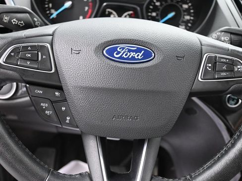 Used 2019 Ford Escape Titanium FWD image 12