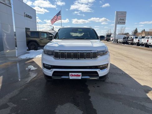 Used 2023 Jeep Grand Wagoneer Series III image 3