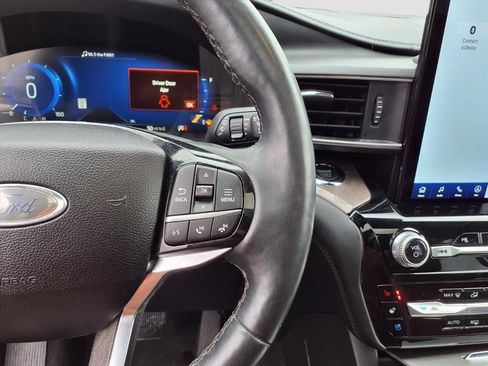 Used 2022 Ford Explorer Platinum w/ Equipment Group 601A image 22