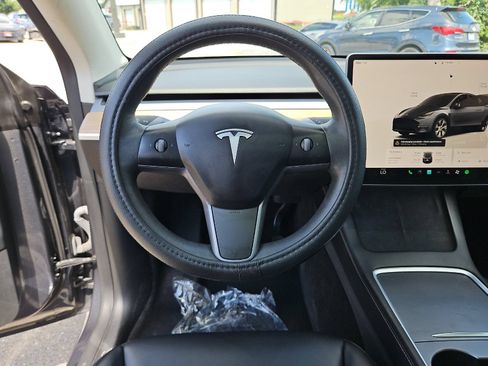 Used 2022 Tesla Model Y Long Range AWD/4WD image 13