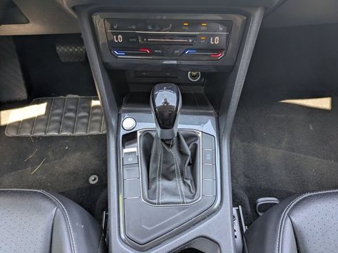 Used 2024 Volkswagen Tiguan SE FWD image 19