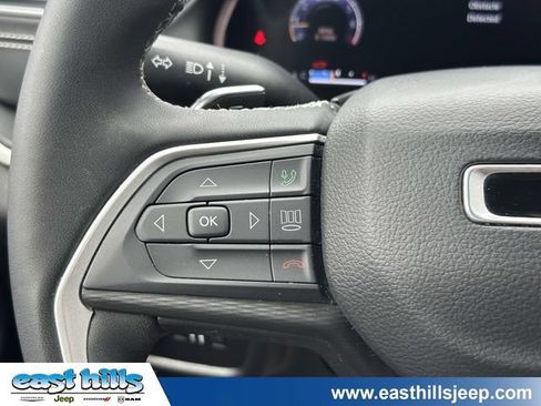 Used 2023 Jeep Grand Cherokee Altitude AWD/4WD image 31