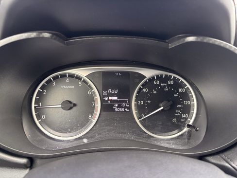 Used 2020 Nissan Versa S image 3