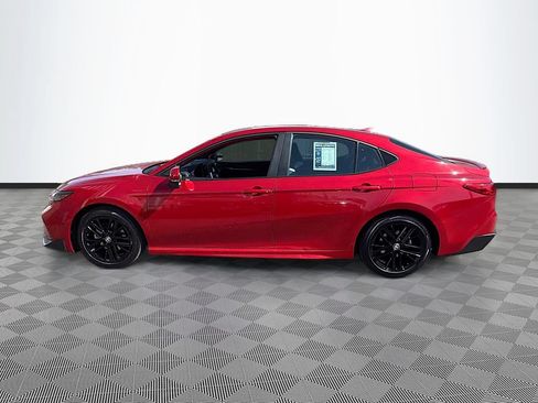 Used 2025 Toyota Camry SE FWD image 4