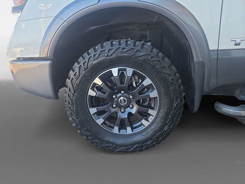 Used 2019 Nissan Titan PRO-4X w/ Pro-4x Convenience Package AWD/4WD image 16