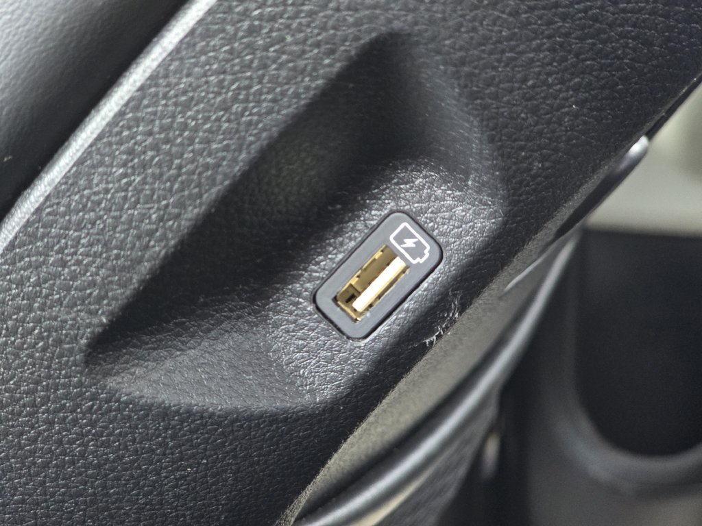 Certified 2022 Kia Carnival LX FWD image 18