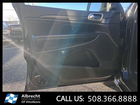 Used 2021 Jeep Grand Cherokee Laredo X image 11