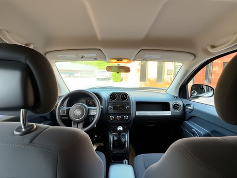 Used 2015 Jeep Compass Sport FWD image 9